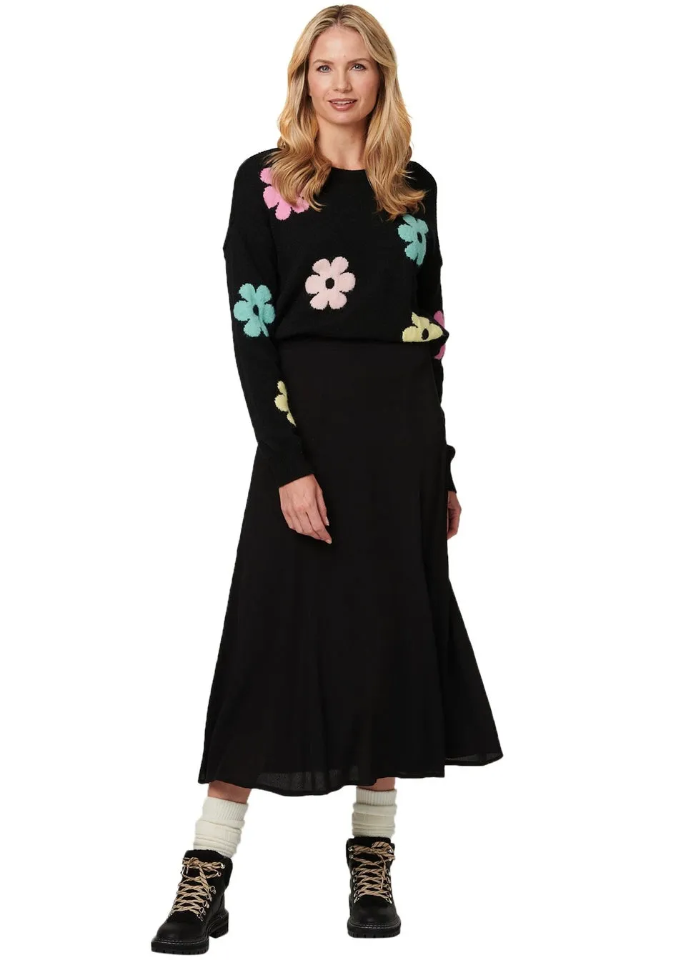 Izabel London Black Floral Long Sleeve Knit Pullover