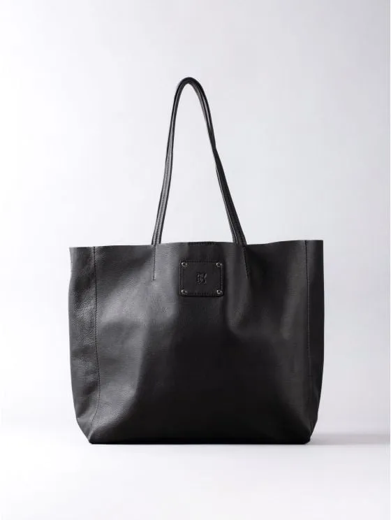 Tarn Leather Bucket Bag in Black